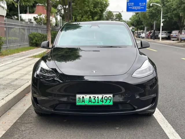 Фотография автомобиля — Tesla Model Y