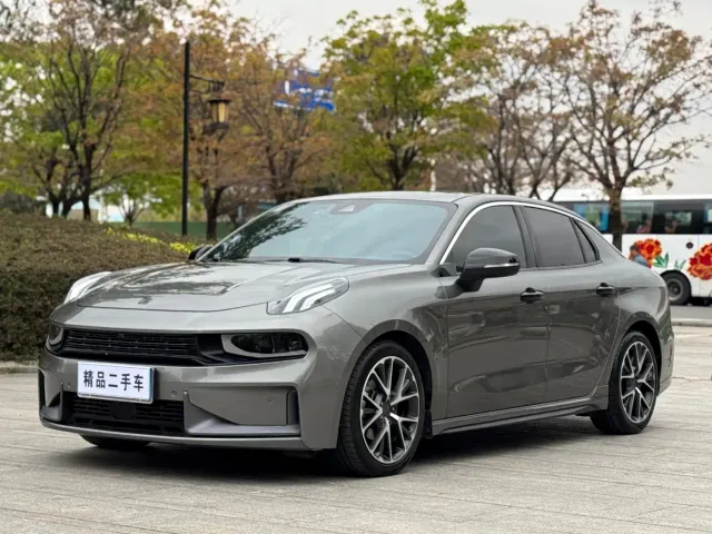 Lynk & Co 03 — Фото автомобиля 4