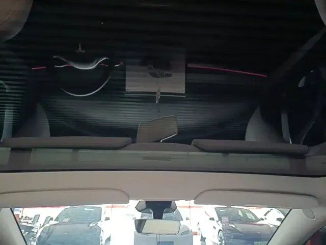Tesla Model Y — Фото автомобиля 17