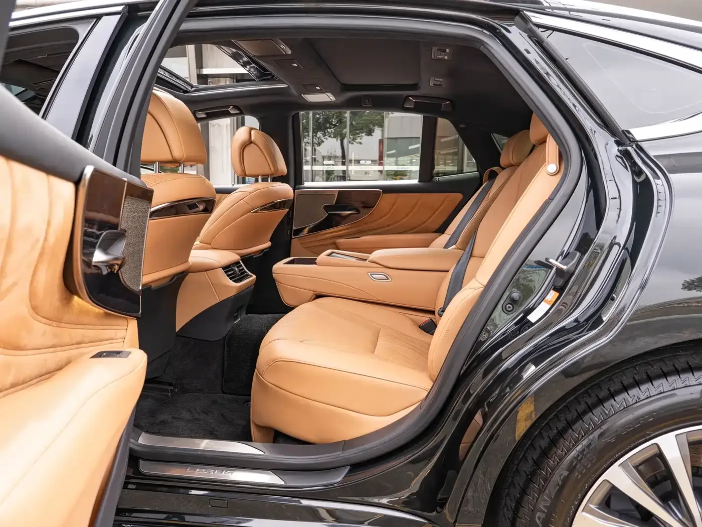 Lexus Lexus LS 2024 Model 500h Luxury Edition — Фото автомобиля 10