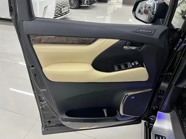 Toyota Vellfire — Фото автомобиля 21