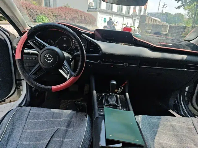 Mazda Axela — Фото автомобиля 5