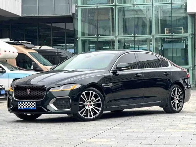 Фотография автомобиля — Jaguar XFL