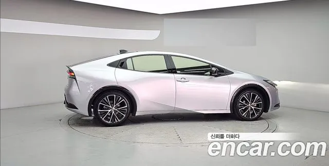 Toyota Prius Generation 5 — Фото автомобиля 6