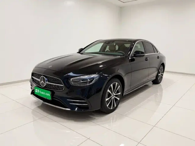 Фотография автомобиля — Mercedes-Benz E-Class