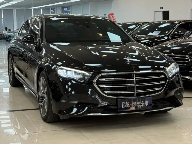 Mercedes-Benz E-Class — Фото автомобиля 2