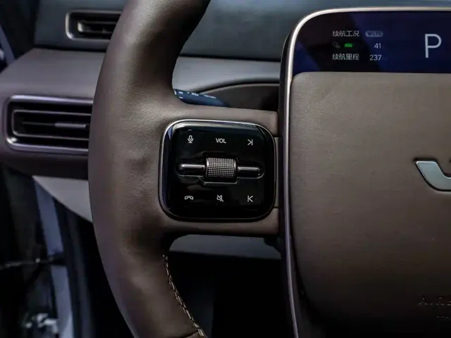 Li Auto MEGA — Фото автомобиля 18
