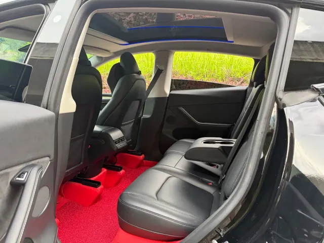 Tesla Model Y — Фото автомобиля 4