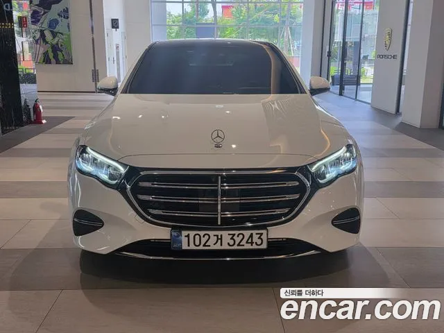 Mercedes-Benz E-Class — Фото автомобиля 3