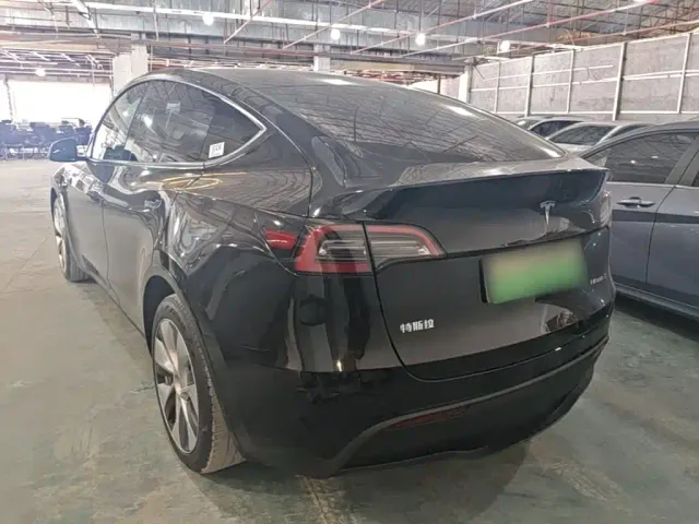 Tesla Model Y — Фото автомобиля 4