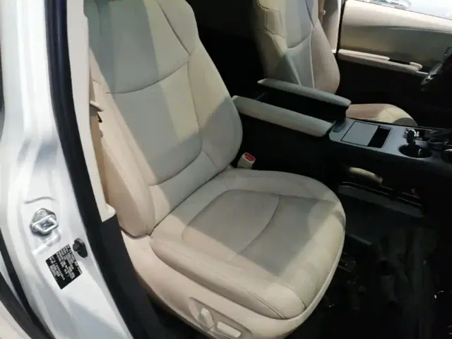 Toyota Sienna — Фото автомобиля 24