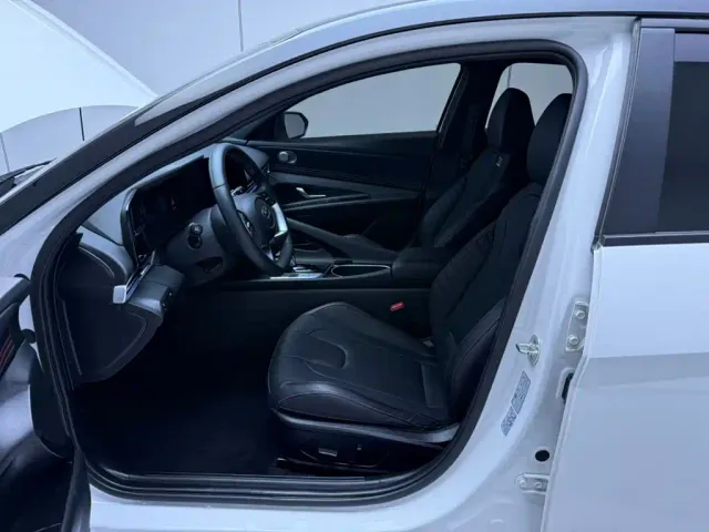 Hyundai Elantra — Фото автомобиля 16