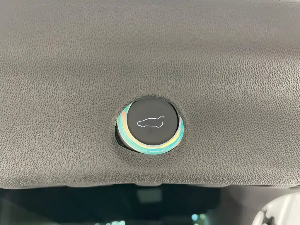 Tesla Model Y L 2025 Facelift Long Range AWD — Фото автомобиля 29