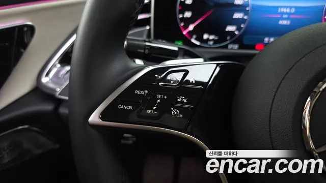 Mercedes-Benz E-Class — Фото автомобиля 21