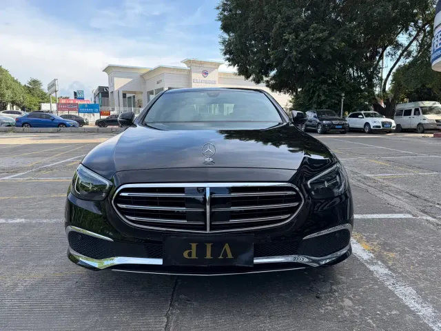 Mercedes-Benz E-Class — Фото автомобиля 2