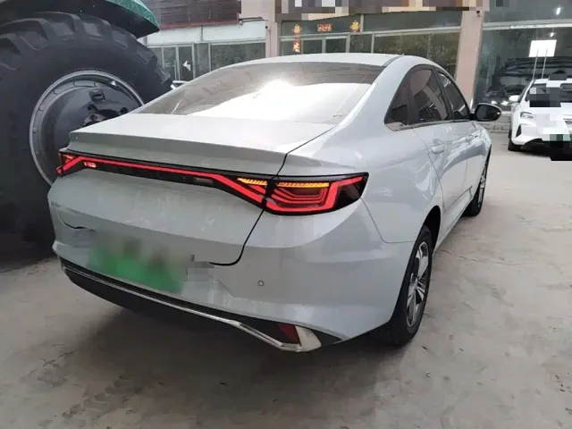 Geely Emgrand L — Фото автомобиля 6