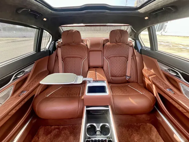BMW 7 Series — Фото автомобиля 11