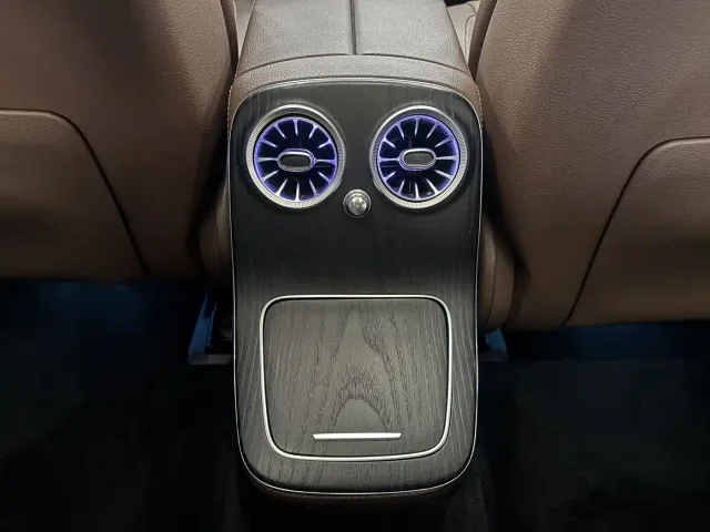 Mercedes-Benz E-Class — Фото автомобиля 20