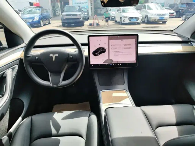 Tesla Model Y — Фото автомобиля 5