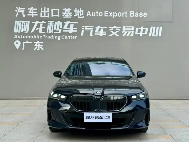 BMW 5 Series — Фото автомобиля 2