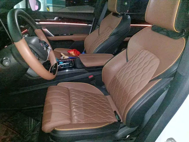 BYD Tang — Фото автомобиля 11