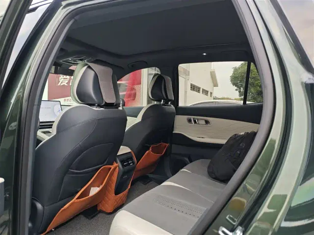 Geely Galaxy Starship 7 EM-i — Фото автомобиля 5