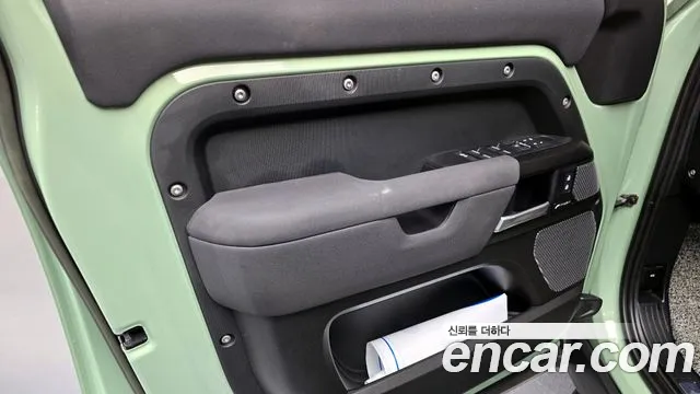 Land Rover Defender — Фото автомобиля 20