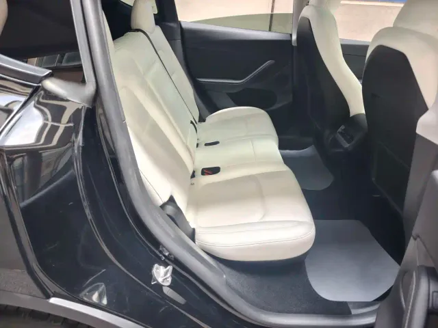Tesla Model Y — Фото автомобиля 8