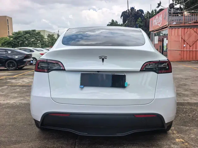 Tesla Model Y — Фото автомобиля 7