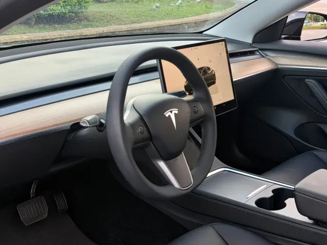 Tesla Model 3 — Фото автомобиля 8