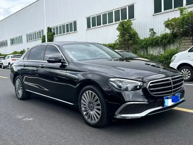 Mercedes-Benz E-Class — Фото автомобиля 3