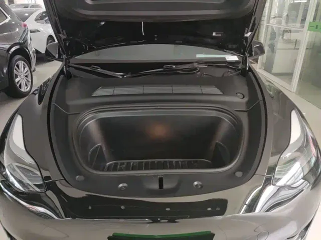 Tesla Model Y — Фото автомобиля 15
