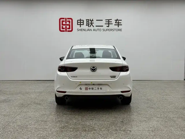 Mazda Axela — Фото автомобиля 4