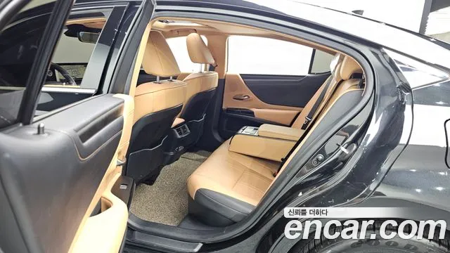 Lexus ES Generation 7 — Фото автомобиля 11