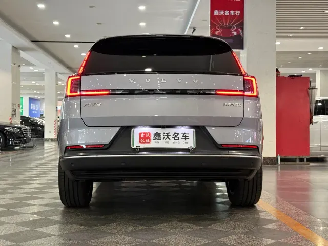 Volvo XC70 Plug-in Hybrid — Фото автомобиля 5