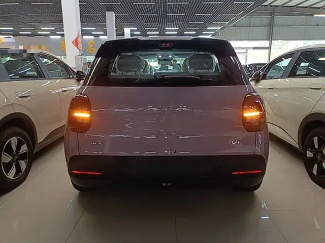 GAC Aion UT — Фото автомобиля 5