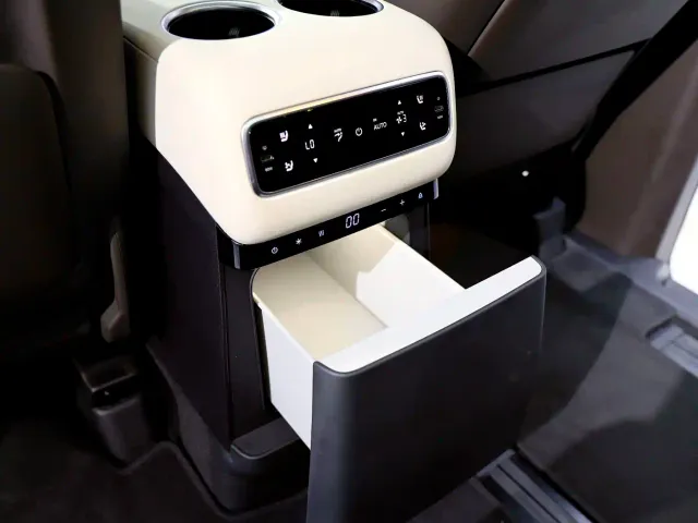Li Auto MEGA — Фото автомобиля 21