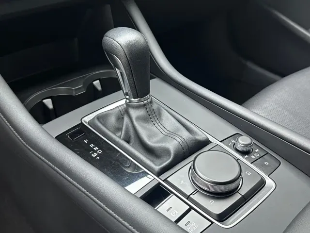Mazda Axela — Фото автомобиля 8