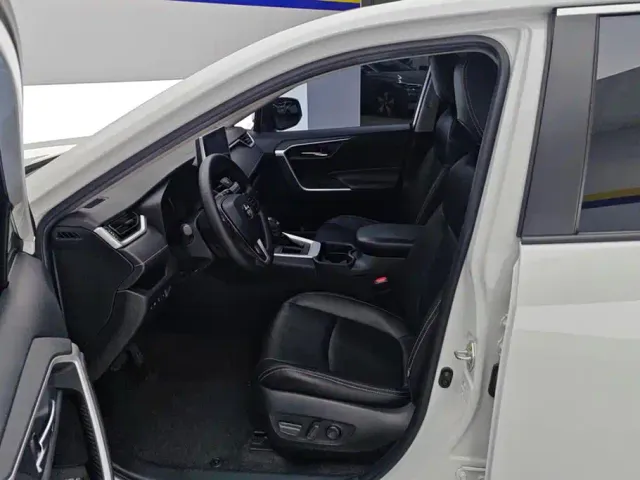 Toyota RAV4 — Фото автомобиля 9