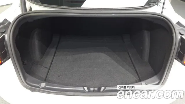 Tesla Model 3 — Фото автомобиля 17