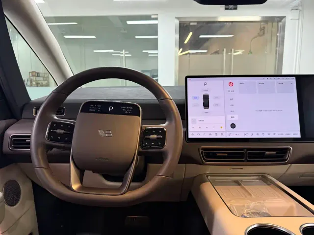 Li Auto MEGA — Фото автомобиля 15