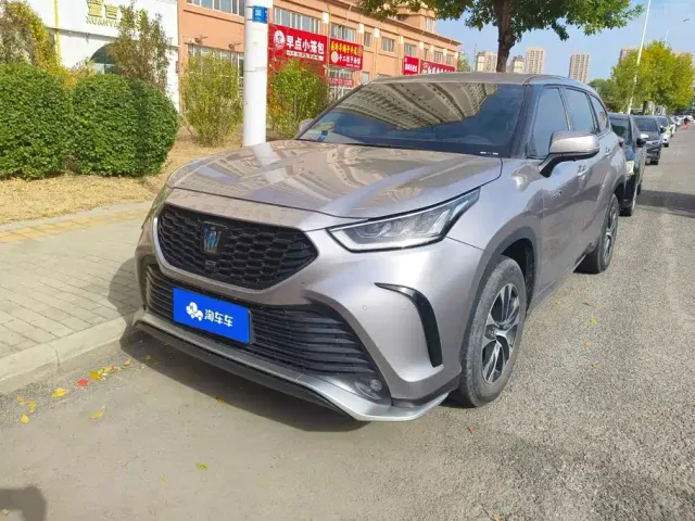 Фотография автомобиля — Toyota Crown Kluger
