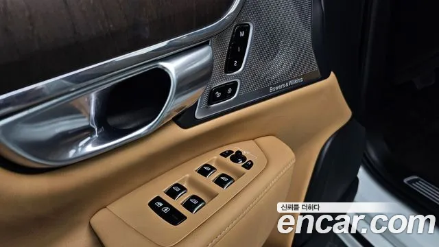 Volvo S90 — Фото автомобиля 28