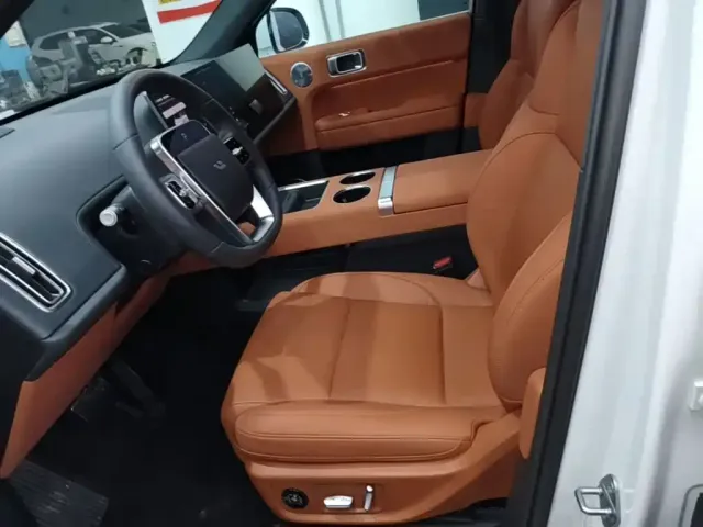 Li Auto L6 — Фото автомобиля 14
