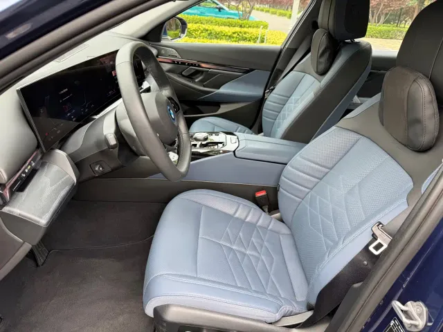 BMW i5 — Фото автомобиля 6