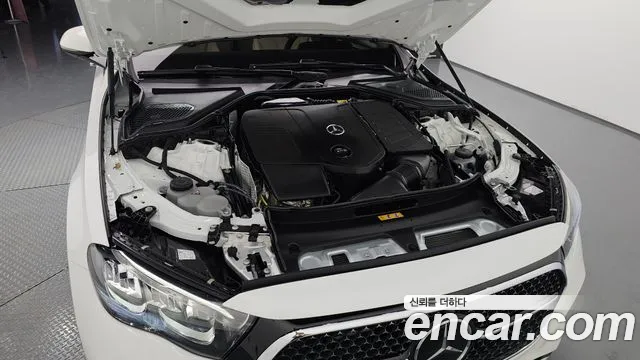 Mercedes-Benz E-Class — Фото автомобиля 6