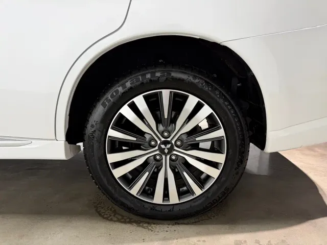 Mitsubishi Outlander — Фото автомобиля 24