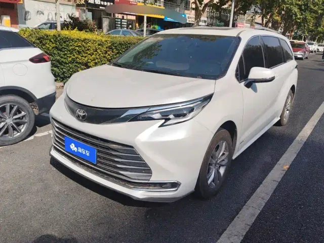 Фотография автомобиля — Toyota Sienna