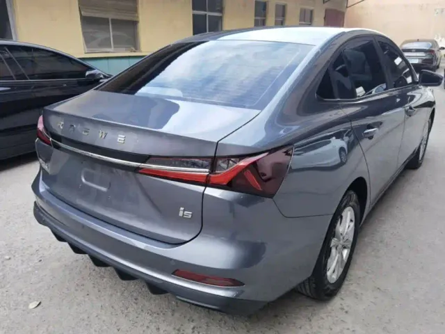Roewe i5 — Фото автомобиля 6