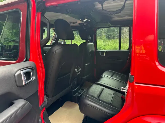 Jeep Wrangler — Фото автомобиля 11